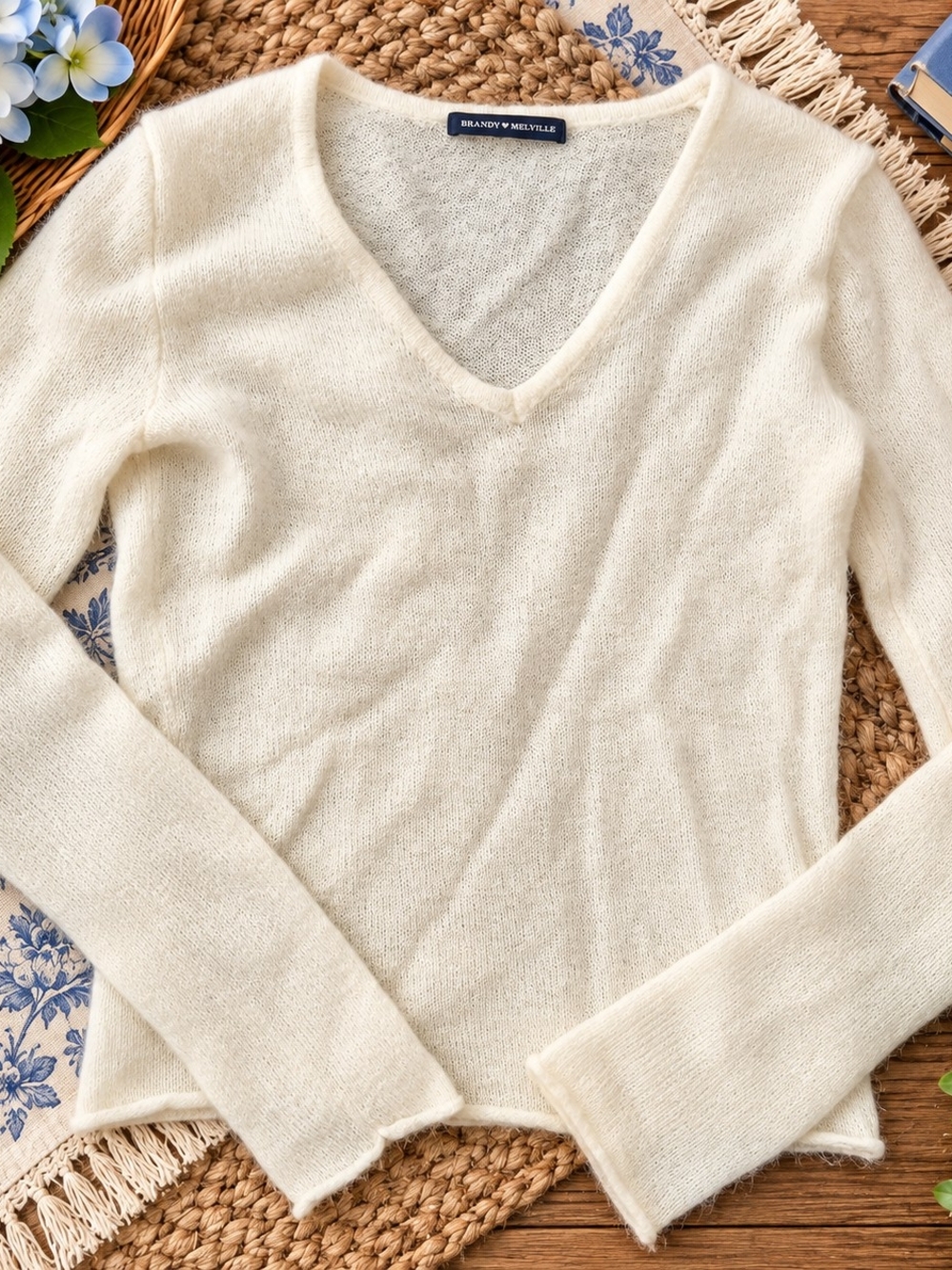 Brandy Melville Off-White V-Neck Lightweight Sweater OS S-M